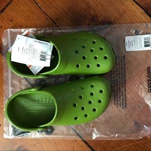 Unisex green crocs